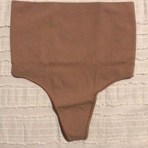 NWOT Skims Core Control Thong Size S/M